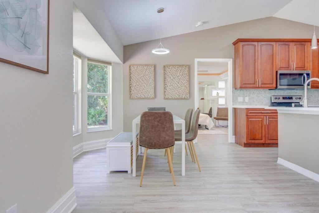 Hot Tub, Breakfast, Game Room, & Close To Beaches North Port Exterior foto